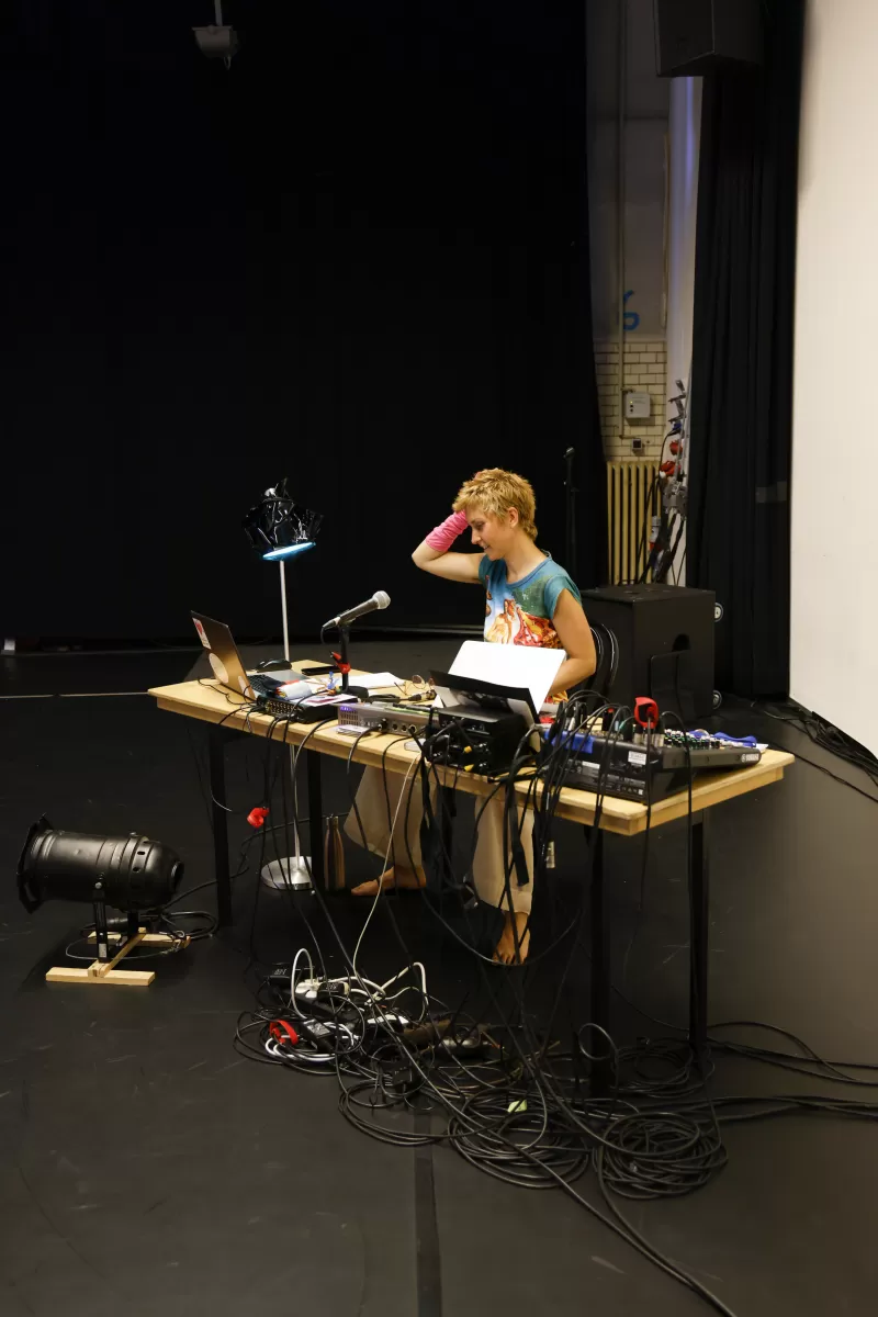 Sound and lighting designer Nikola Pieper, Tanzfabrik Berlin, June 2021 – Photo by Anja Weber